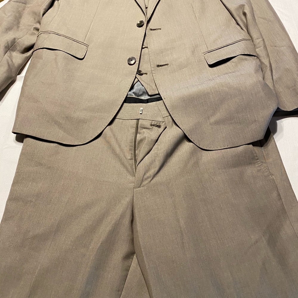 3 piece men’s business suite